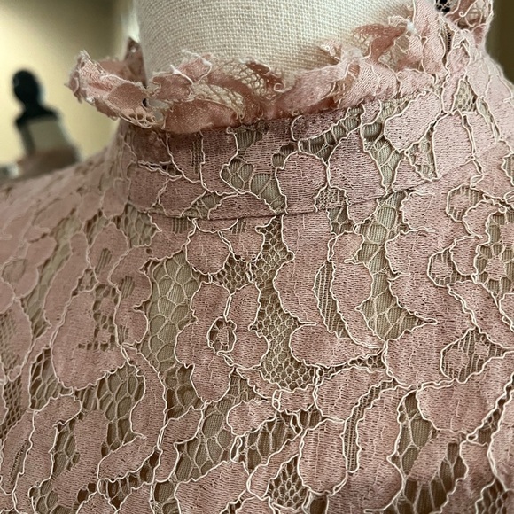 LACE SLEEVELESS TOP - Picture 5 of 9